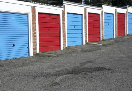 What You Should Know About Renting a Lockup Garage